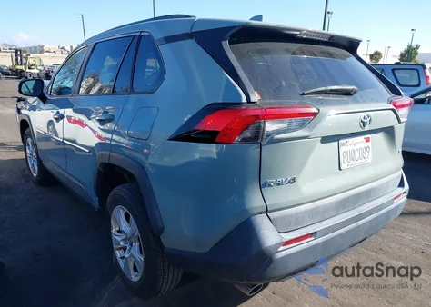 2021 Toyota Rav4 Xle z USA, uszkodzony, nr VIN 2T3W1RFV8MW115753